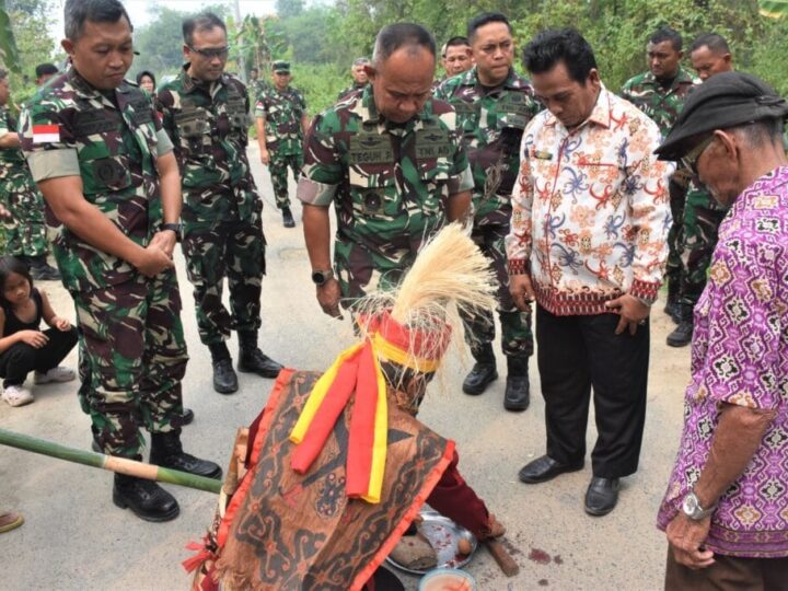 Danrem 121/Abw dampingi Tim Itjenad, Tinjau Pembangunan Rumah Dinas dan Jembatan Beton.