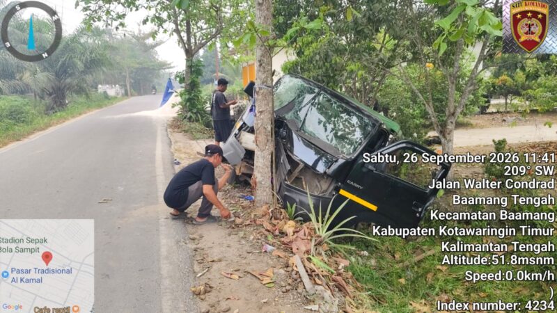 Mobil Pick-Up Hantam Pohon hingga Terperosok ke Parit di Baamang, Sopir Dilarikan ke Rumah Sakit