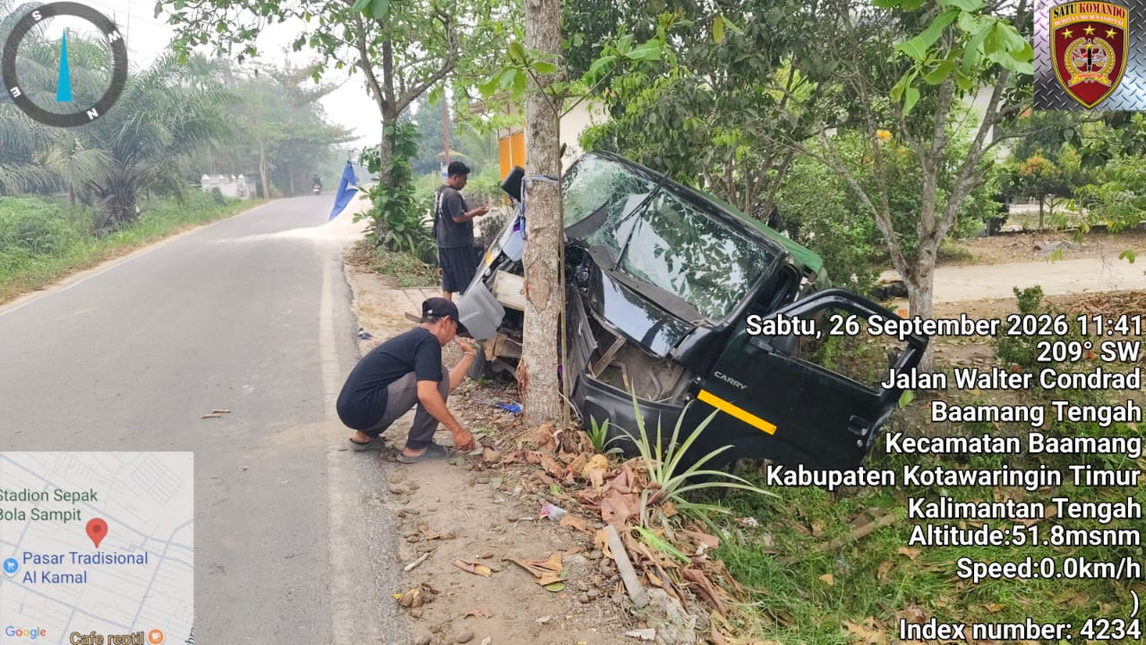 Mobil Pick-Up Hantam Pohon hingga Terperosok ke Parit di Baamang, Sopir Dilarikan ke Rumah Sakit