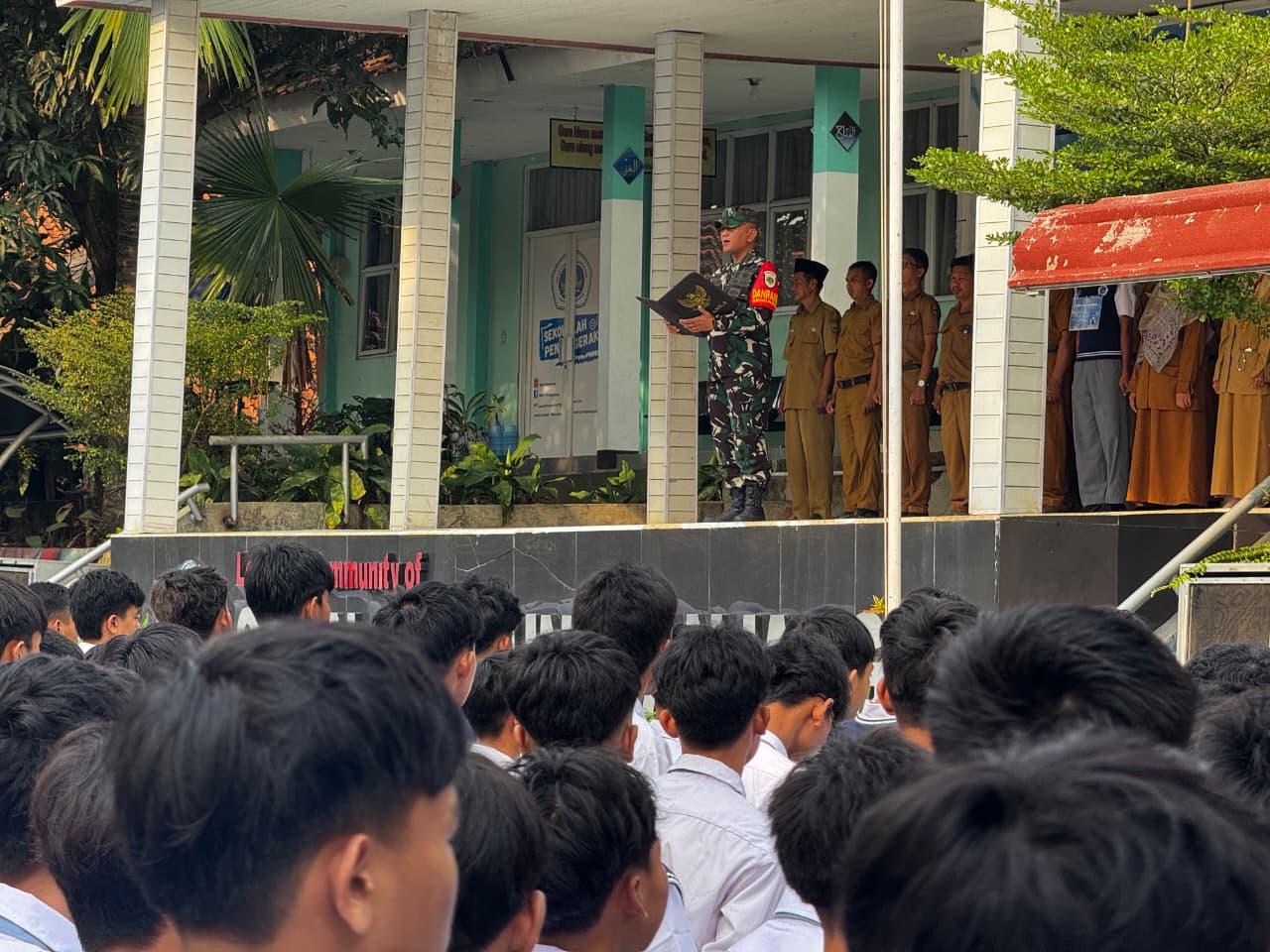 Menyiapkan Generasi Emas, Danramil Parungpanjang Hadir di SMAN 1