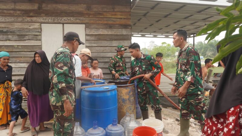 Kodim 1015/Spt Gelar Bakti TNI AD Penyaluran Bantuan Air Bersih Serentak di Kotawaringin Timur