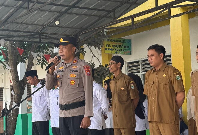 Kapolsek Mauk Jadi Pembina Upacara di SMKN 05 Kabupaten Tangerang