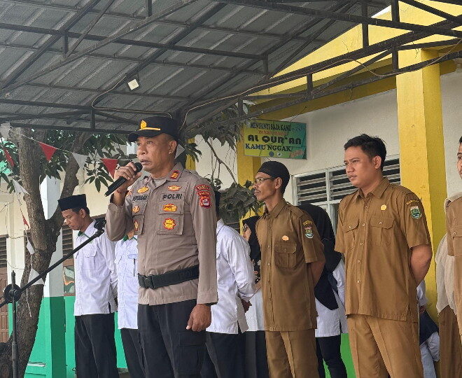 Kapolsek Mauk Jadi Pembina Upacara di SMKN 05 Kabupaten Tangerang