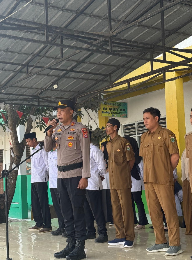 Kapolsek Mauk Jadi Pembina Upacara di SMKN 05 Kabupaten Tangerang