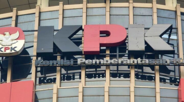 KPK Amankan Barang Bukti Uang Rp1 Miliar Dalam OTT Bupati Klaten Jawa Tengah.