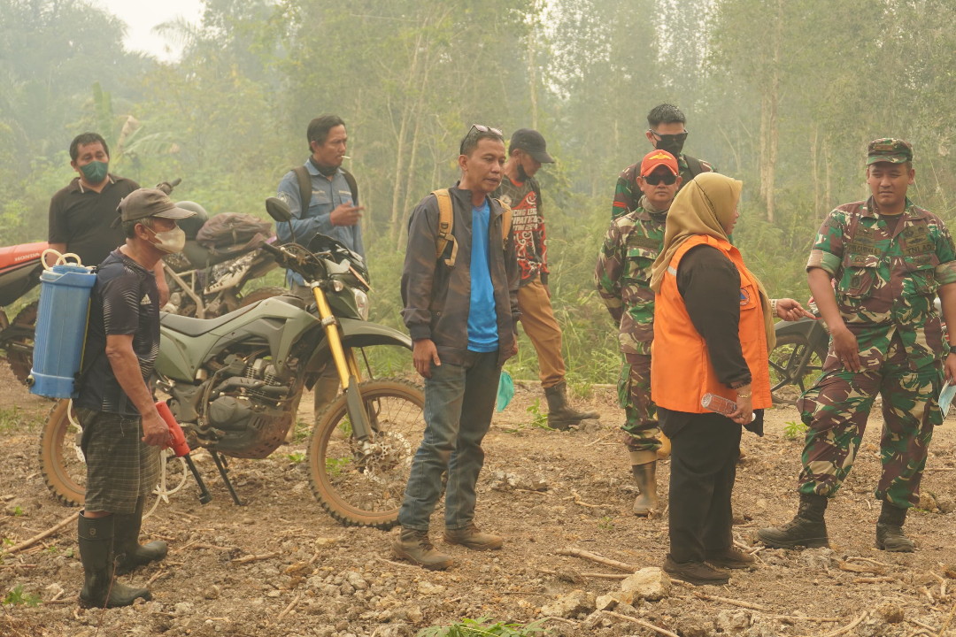 Cegah Kebakaran Gambut Meluas, Dandim 1015/Sampit Pimpin Ground Check dan Pemadaman Karhutla di Mentaya Seberang