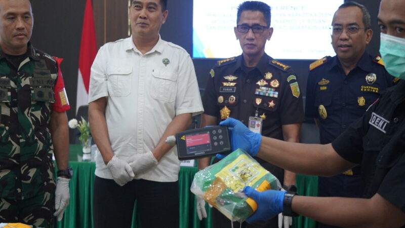Gagalkan Upaya Penyelundupan 5,269Kg Sabu di Perbatasan, Danrem 121/Abw selaku Dankolakops Wakili Pangdam XII/Tpr, Berikan Apresiasi Atas Keberhasilan Satgas Yonarmed 19/Bogani