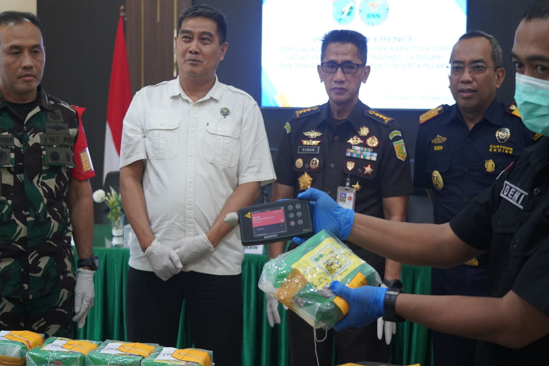Gagalkan Upaya Penyelundupan 5,269Kg Sabu di Perbatasan, Danrem 121/Abw selaku Dankolakops Wakili Pangdam XII/Tpr, Berikan Apresiasi Atas Keberhasilan Satgas Yonarmed 19/Bogani