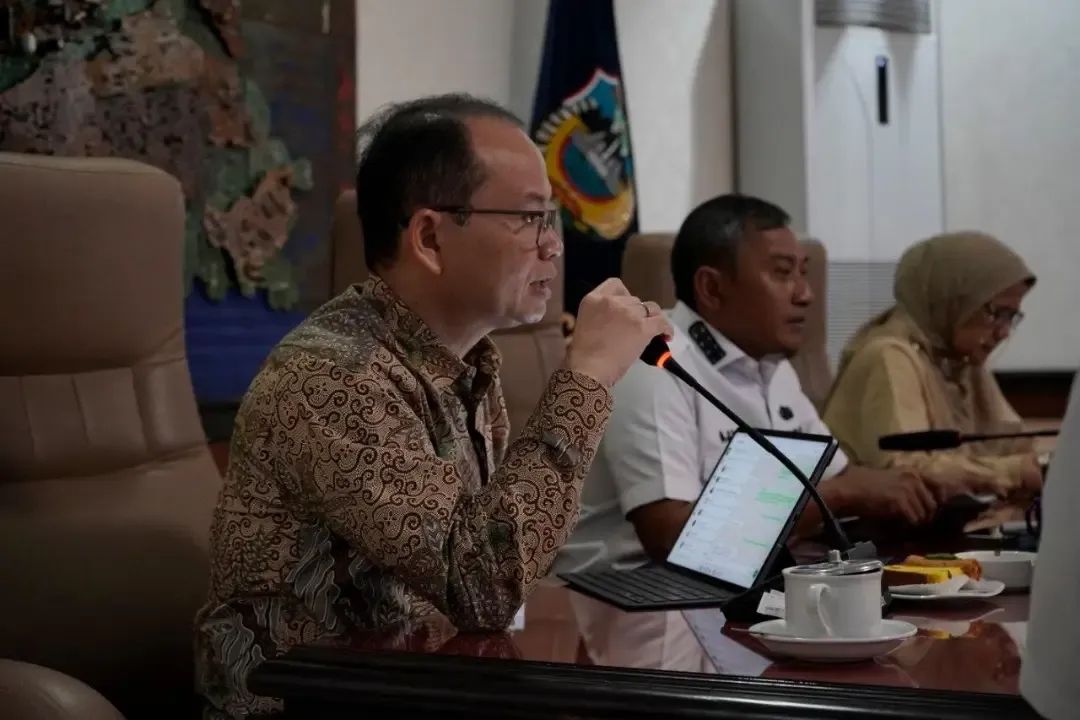 BPKP Provinsi Jawa Timur Menyerahkan Hasil Evaluasi Perencanaan dan Penganggaran Tahun 2026 Kabupaten Pacitan