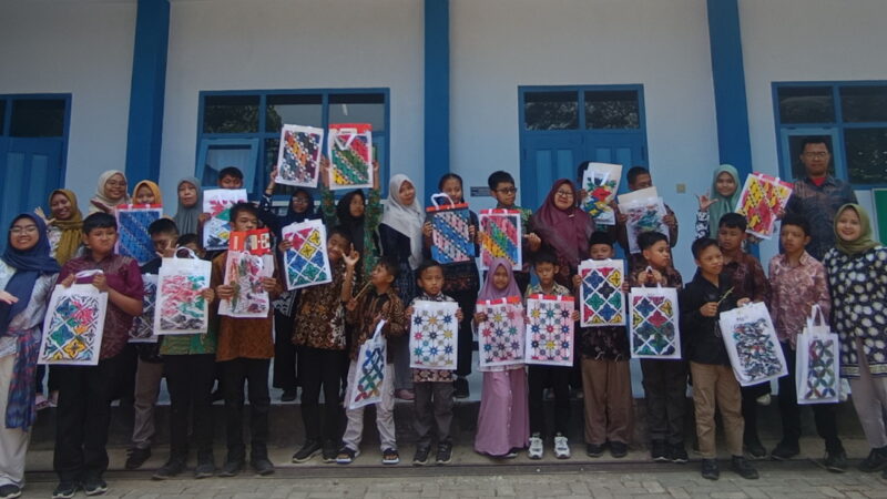 Dalam Rangka Peringatan Hari Batik, SLBN Ngadirojo Pacitan Ajak Murid Berkarya Melalui Totebag Batik