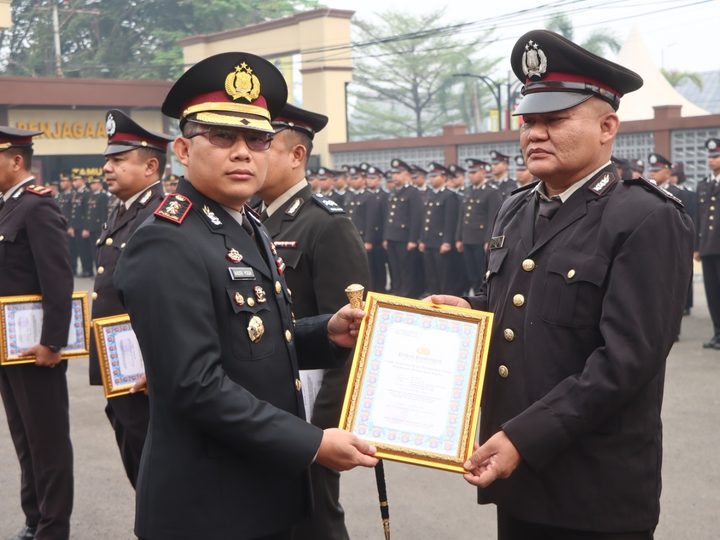 Semangat Kesaktian Pancasila, Kapolres Kotim Beri Reward untuk Personel Berprestasi