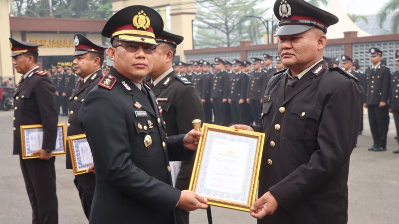 Semangat Kesaktian Pancasila, Kapolres Kotim Beri Reward untuk Personel Berprestasi
