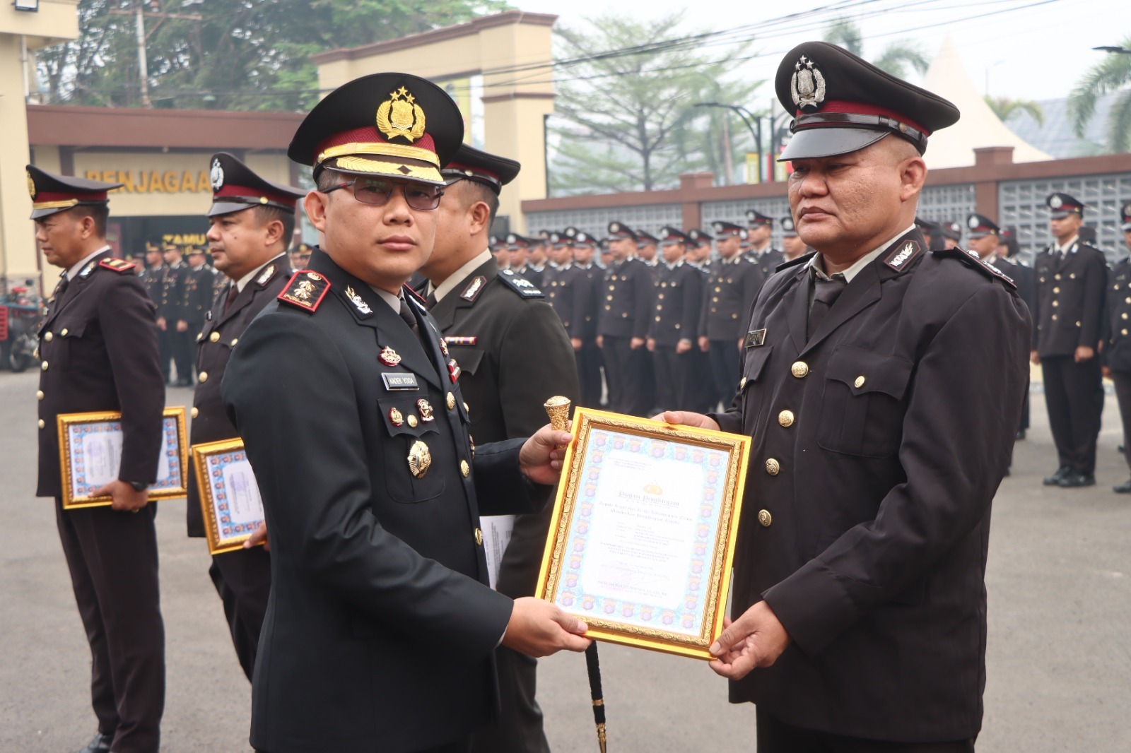 Semangat Kesaktian Pancasila, Kapolres Kotim Beri Reward untuk Personel Berprestasi