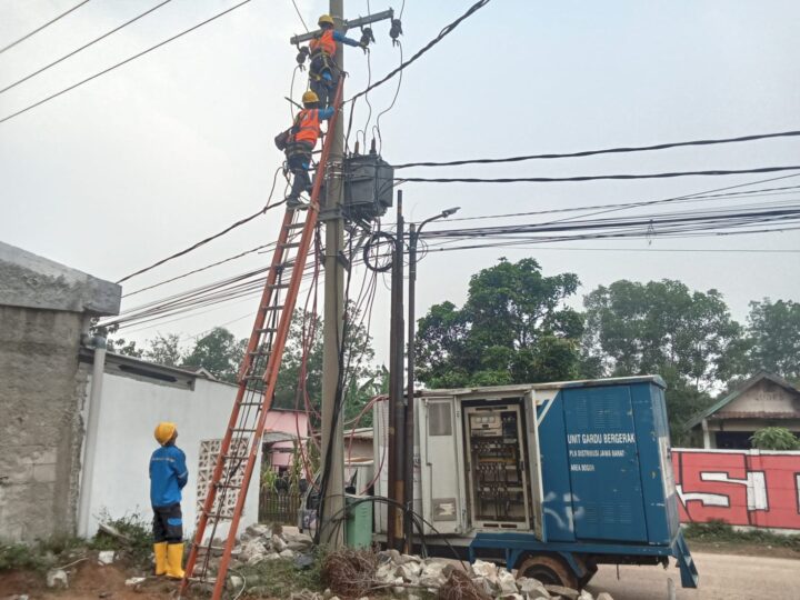 Keluhan Warga, PLN ULP Jasinga Pasang Gardu Listrik Bergerak Untuk Sementara Di Desa Batok Akibat Padam 12 jam