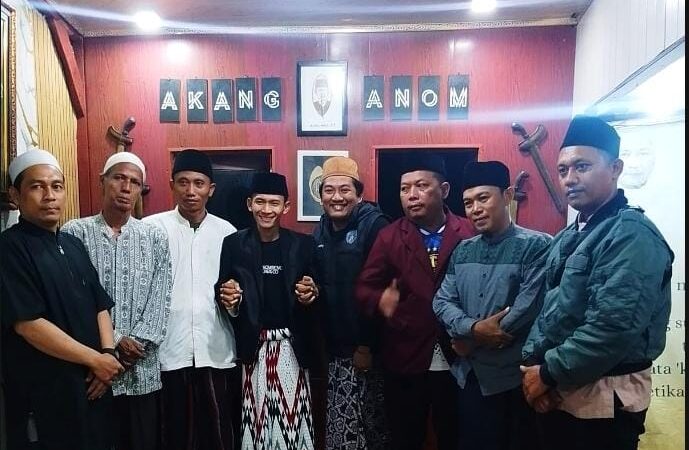 Ketua Karang Taruna Kelurahan Sepatan Bersama Jama’ah Mushollah Ar-Rohman Berkunjung Ke Saung Akang Anom