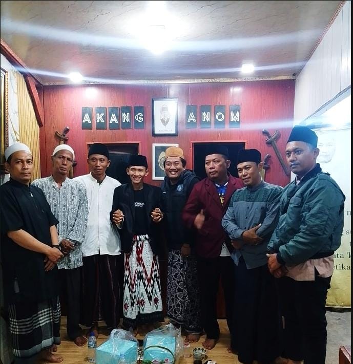 Ketua Karang Taruna Kelurahan Sepatan Bersama Jama’ah Mushollah Ar-Rohman Berkunjung Ke Saung Akang Anom