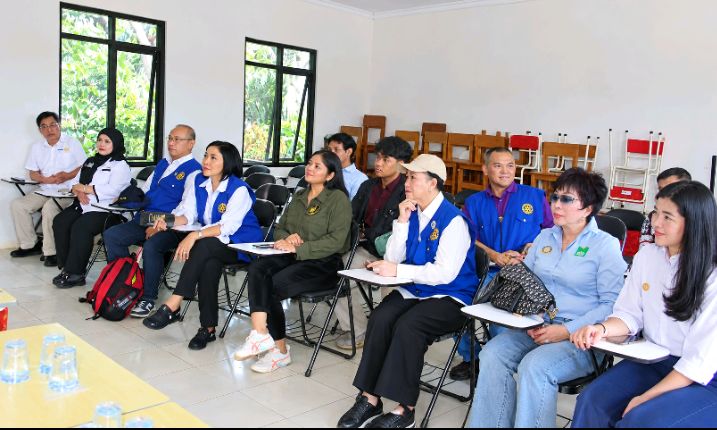 Rotary Club Jakarta Menteng dan Tokyo Itabashi Central Peduli Pendidikan, Salurkan Bantuan Bangku ke Kelas Jauh