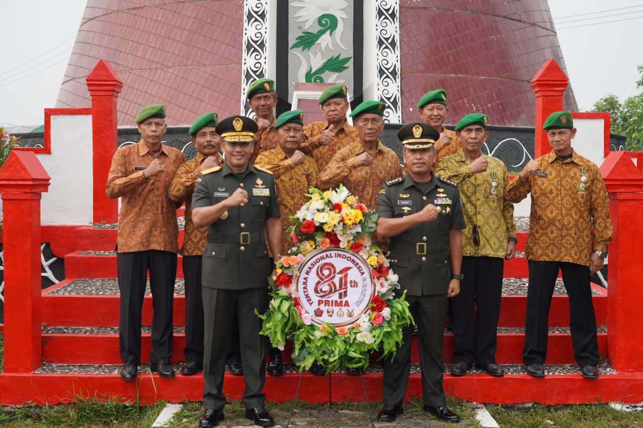 Pimpin Ziarah Nasional HUT ke- 81 TNI,Danrem 121/Abw Ajak Teladani Nilai perjuangan Pahlawan.