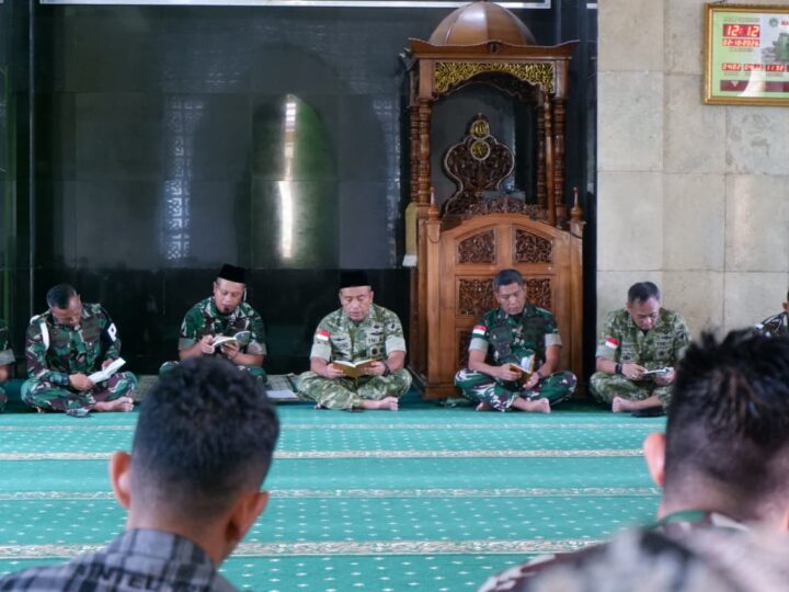 Gelar Doa Bersama dalam rangka HUT ke-81 TNI, Korem 121/Abw Pererat Semangat Kebersamaan dan Persatuan.