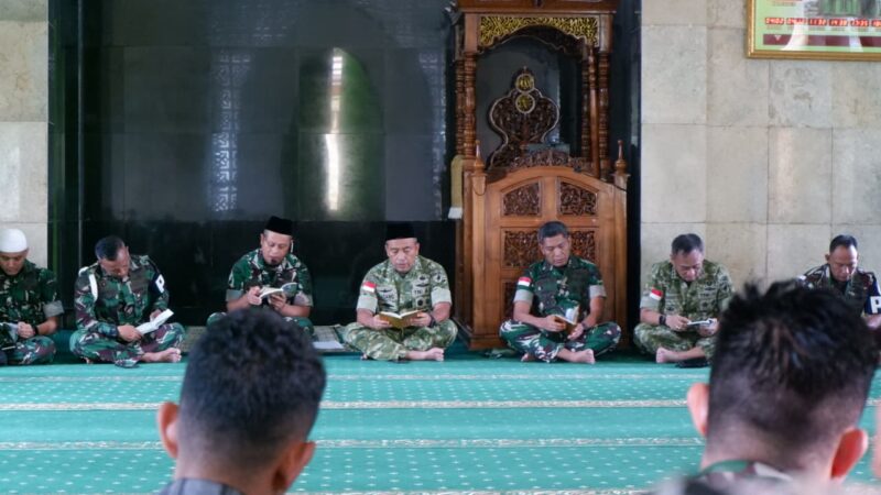 Gelar Doa Bersama dalam rangka HUT ke-81 TNI, Korem 121/Abw Pererat Semangat Kebersamaan dan Persatuan.