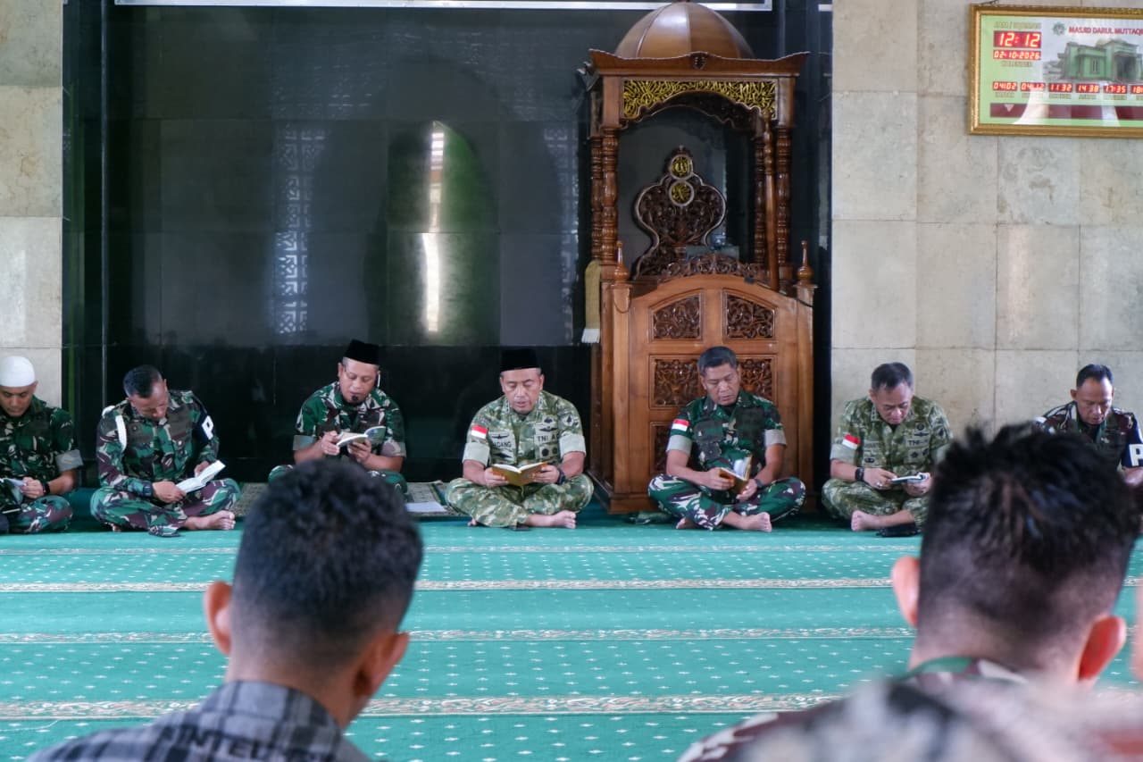 Gelar Doa Bersama dalam rangka HUT ke-81 TNI, Korem 121/Abw Pererat Semangat Kebersamaan dan Persatuan.