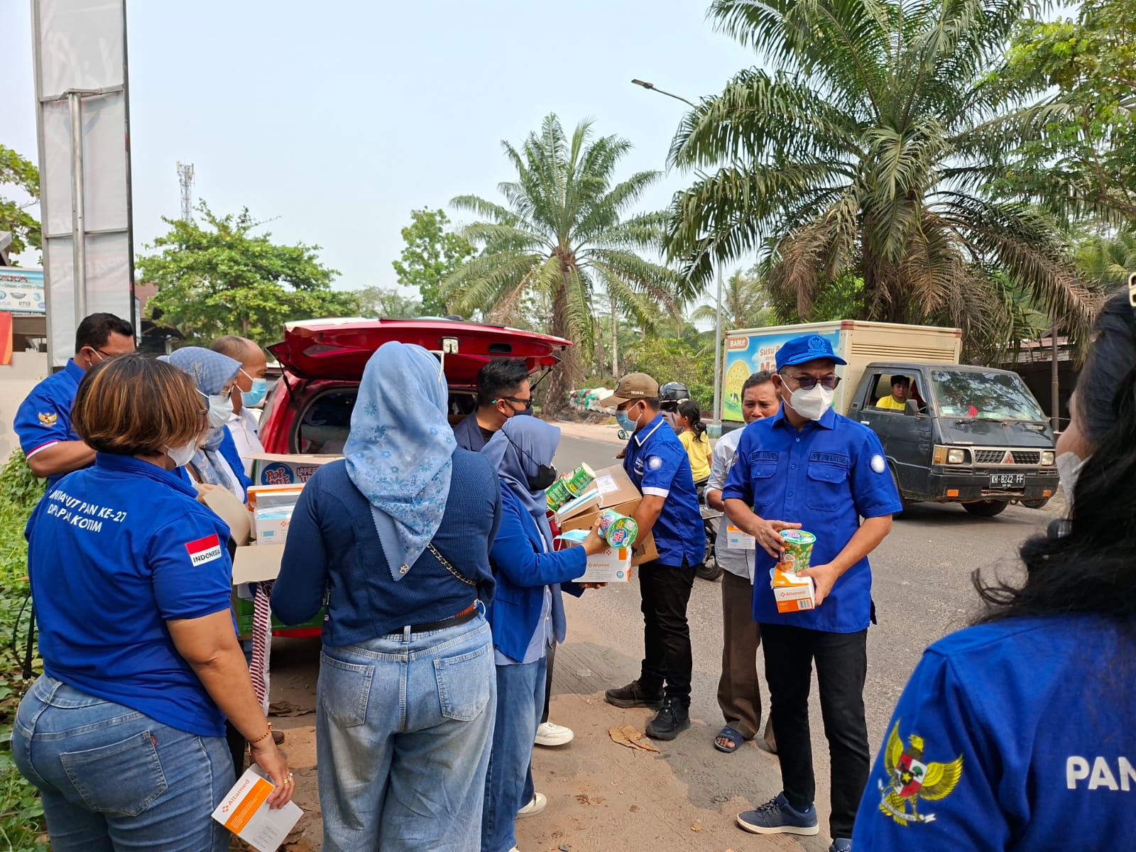 Kabut Asap Selimuti Sampit, DPD PAN Kotim Turun Langsung Bagikan 4.000 Masker dan Logistik