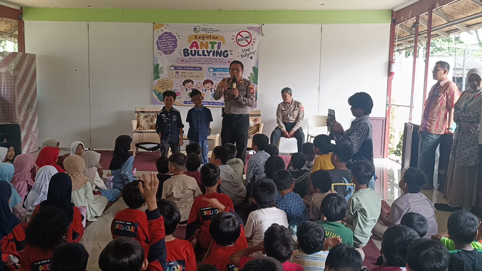 Kapolsek Panongan Edukasi 65 Siswa Sekolah Alam Mekar Bakti tentang Bahaya Bullying