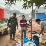 Babinsa Koramil 1015-07/Parenggean Salurkan 6.000 Liter Air Bersih untuk Warga Terdampak Kekeringan