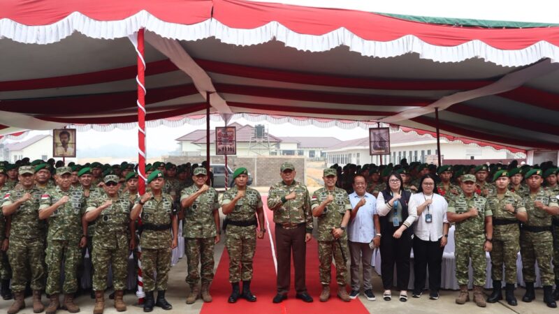 Perkuat Pertahanan Wilayah, Danrem 121/Abw Dampingi Pangdam XII/TPR dalam Kunker Menhan RI di Yonif TP 833/Bumi Daranante.
