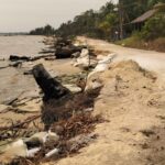 Jalan Umum di Bantaran Sungai Kumai Desa Keraya Memprihatinkan, Kades Harap Pemkab Kobar Segera Perbaiki