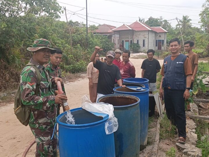 Sinergi Nyata untuk Warga, Kodim 1015/Sampit Bersama KNPI dan MPM Muhammadiyah Salurkan Air Bersih di Mentaya Hilir Selatan