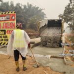 Tingkatkan Akses Ekonomi Petani, Koperasi Karya Tani dan Desa Mekar Jaya Bangun Jalan Beton senilai Rp2,6 Miliar