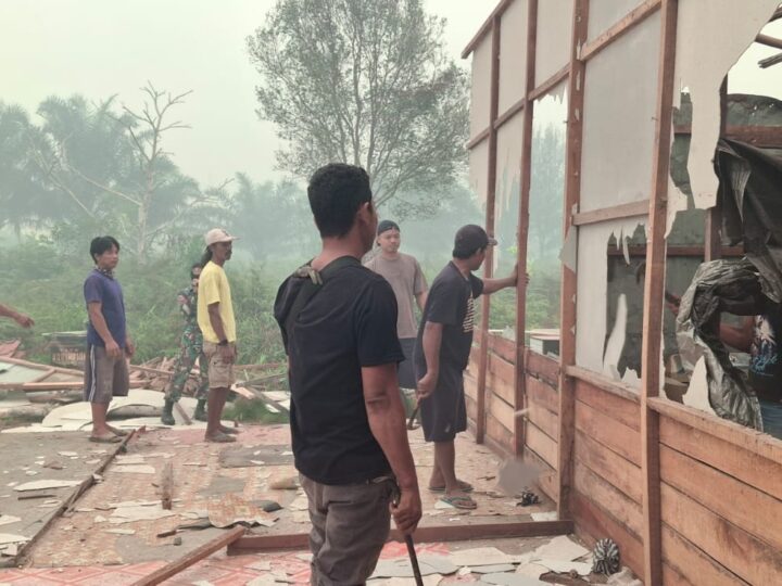 Meringankan Beban Warga, Sasaran Rumah Tidak Layak Huni Mulai Dibongkar Dalam Program TMMD