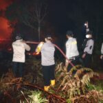Polresta Kotim Bersama Sinergi Jajaran Pemkab dan TNI Jinakkan Karhutla di Desa Camba