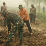 Pererat Kebersamaan, Satgas TMMD Bersama Warga Gotong Royong Pembuatan Drainase