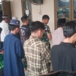 Perkuat Keimanan, Anggota Satgas TMMD Sholat Jumat Bersama Warga