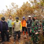 Komandan Kodim 1015/Sampit Dampingi Komandan Korem 102/Panju Panjung Tinjau Langsung Penanganan Karhutla Di Taman Nasional Tanjung Puting