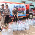 Polresta Tangerang Distribusikan Ribuan Liter Bantuan Air Bersih di Cikupa