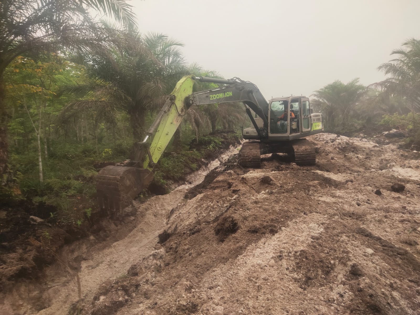 Maksimalkan Pengerjaan Drainase Sasaran TMMD, Alat Berat Dikerahkan