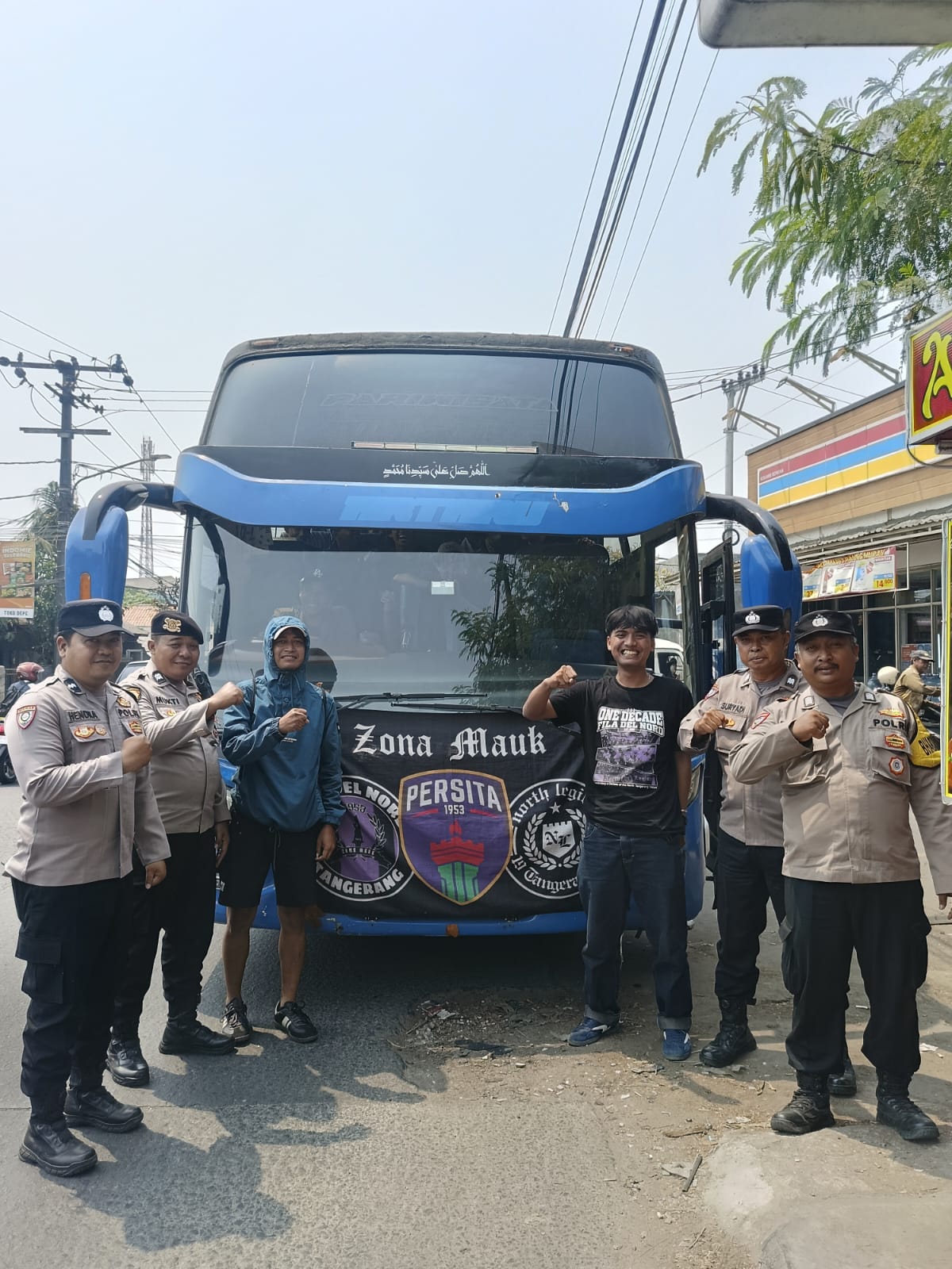Ciptakan Sitkamtibmas Kondusif, Polsek Mauk Laksanakan Pengamanan Keberangkatan Suporter Persita vs Persija