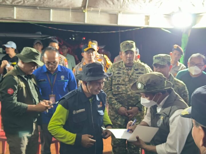 Dandim 1015/Sampit Dampingi Menteri Kehutanan RI Peninjauan Penanganan Karhutla di Kotim