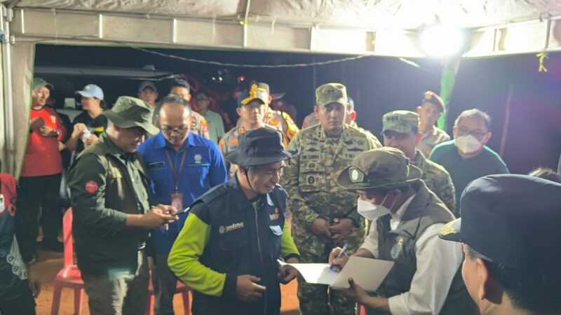 Dandim 1015/Sampit Dampingi Menteri Kehutanan RI Peninjauan Penanganan Karhutla di Kotim