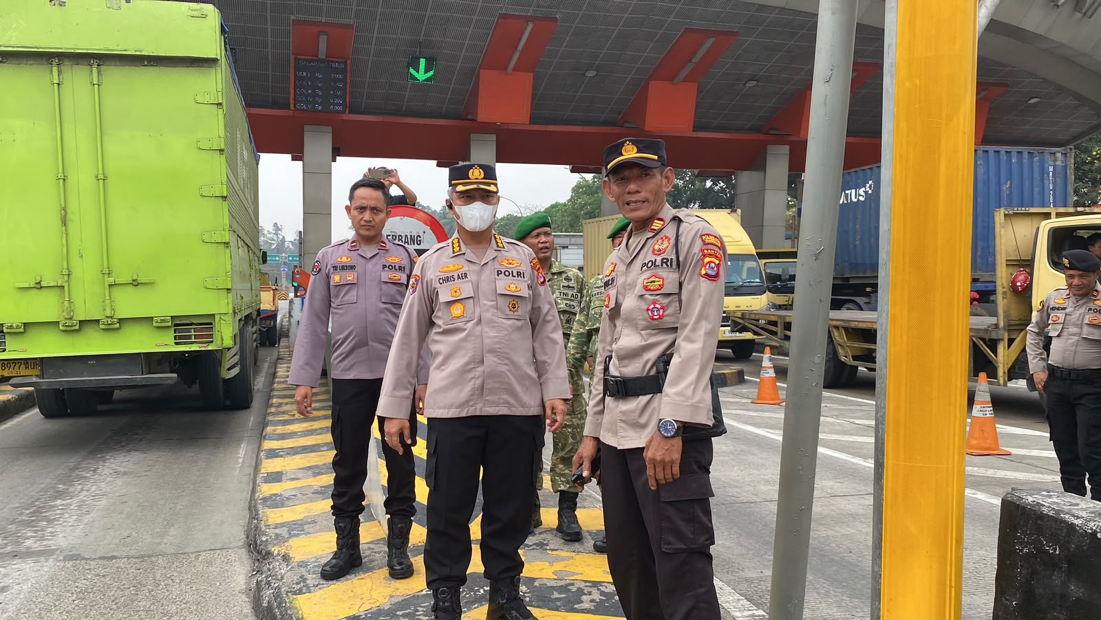 Polresta Tangerang Gelar Patroli Skala Besar di Stasiun KA dan Gerbang Tol