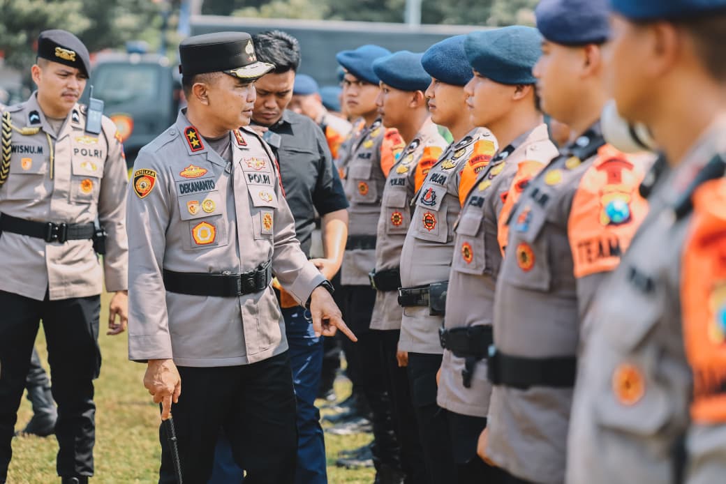 Kapolda Jatim Irjen Pol Dekananto Eko Purwono Terjunkan Pasukan BKO Percepat Padamkan Karhutla