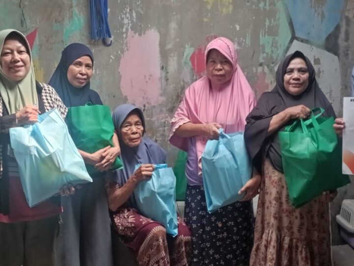 Kolaborasi Rumah Zakat dan FWJI Korwil Depok Salurkan Bingkisan untuk Yatim, Janda dan Dhuafa