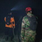 Aksi Cepat Tanggap, Koramil 1015-07/Parenggean dan Relawan Padamkan Kebakaran Lahan Masyarakarat di Malam Hari