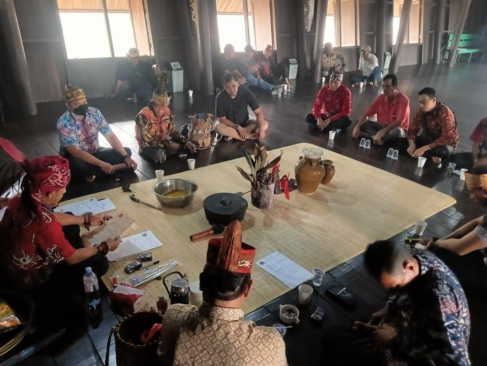 Kotawaringin Barat Sidang Adat Dayak Tomun Usut Kasus Sengketa Tanah, Sejumlah Pihak Bakal Dipanggil Termasuk Lurah Raja Seberang Dan Koptan Amanah Abah.