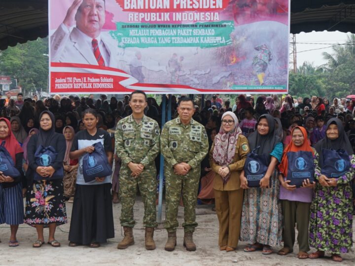 Dandim 1016/Plk Dampingi Pangdam XXII/TB Salurkan Bantuan Presiden kepada Masyarakat Terdampak Karhutla