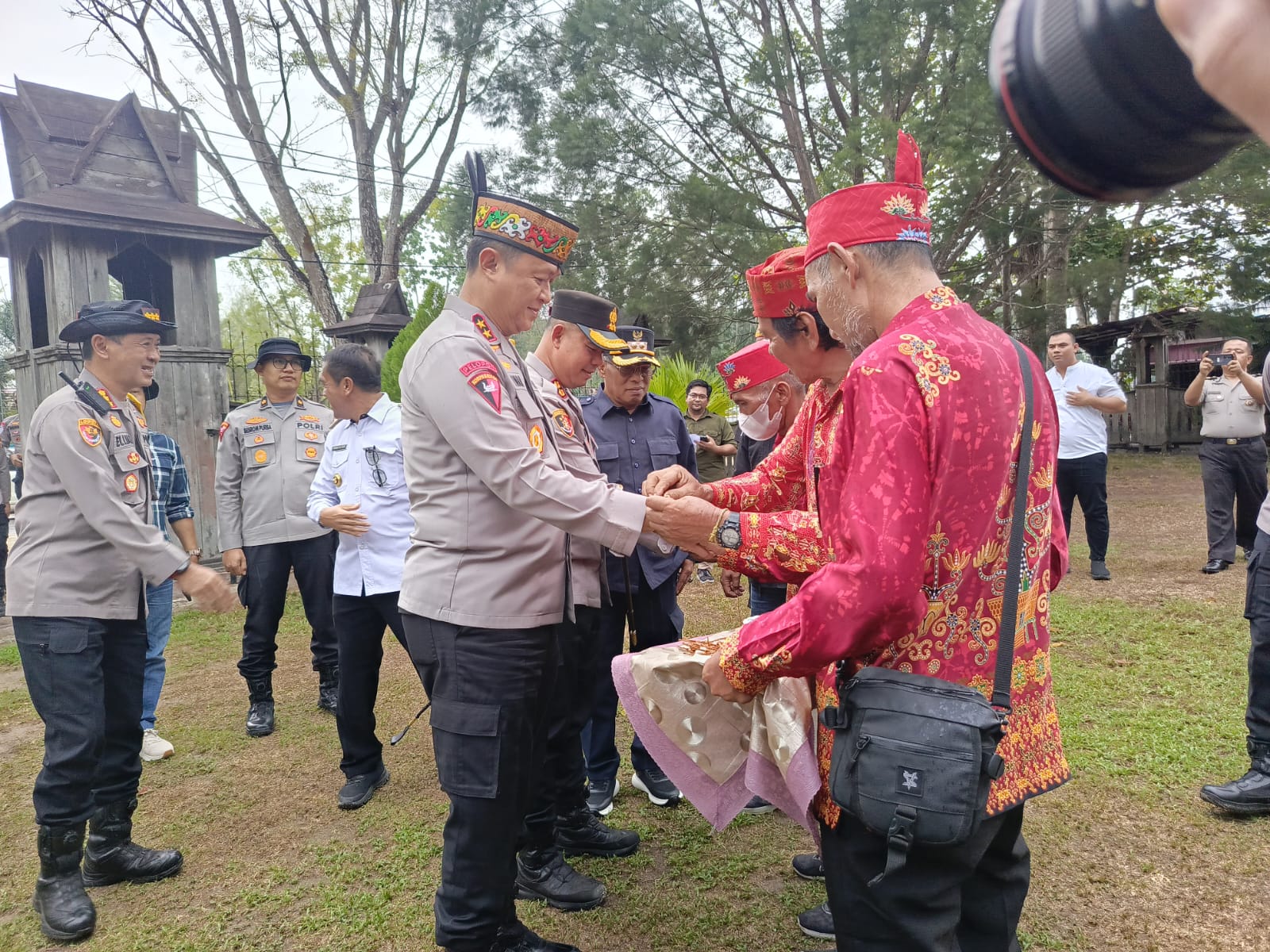 Kapolda Kalteng Sambangi Warga Pasir Panjang, Perkuat Kedekatan Polisi dan Masyarakat