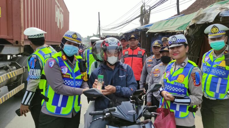 Hari Kelima Operasi Patuh Maung 2026, Polresta Tangerang Berikan Apresiasi kepada Pengendara Tertib